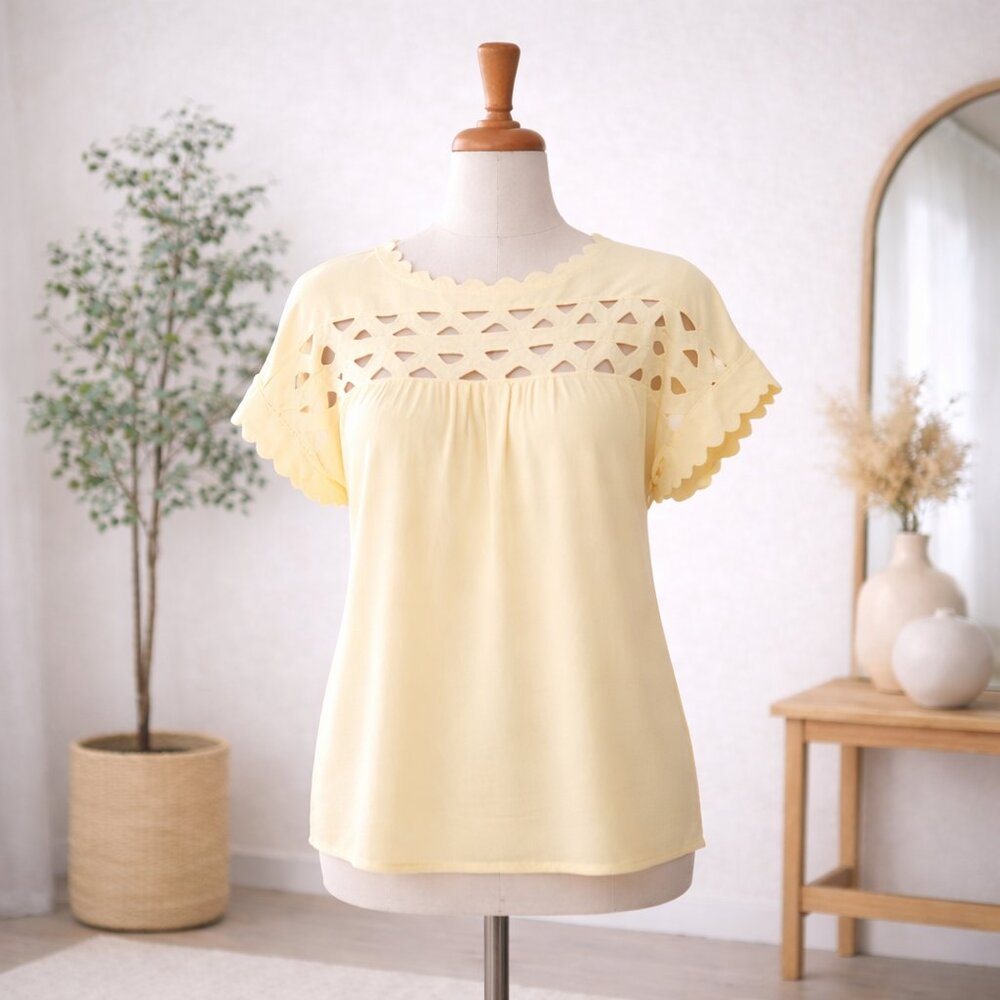 Mine Scallop Trim Cutout Blouse Light Yellow Short Sleeve Top Size L